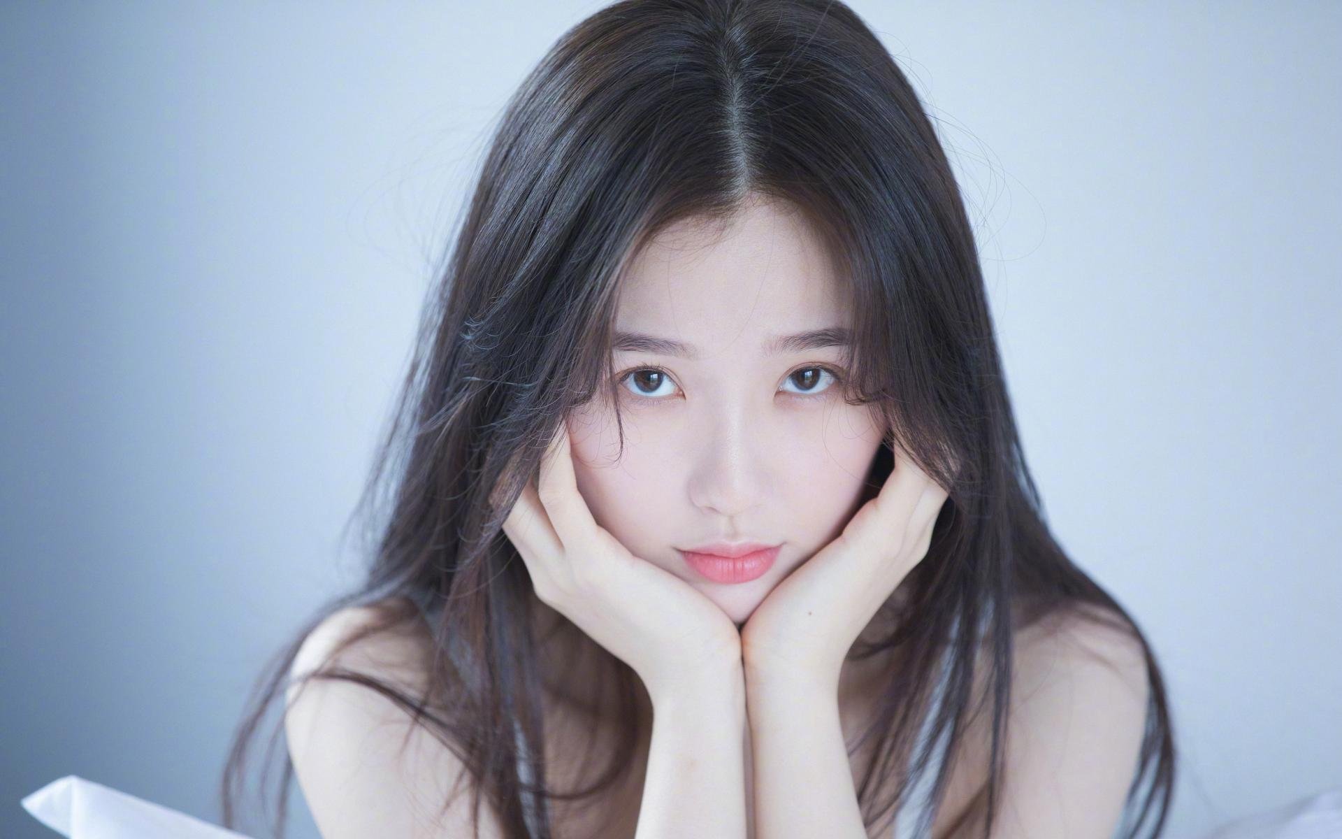 乐鱼体育-曼联边锋积极回撤参与防守反抢，曼联防守反击