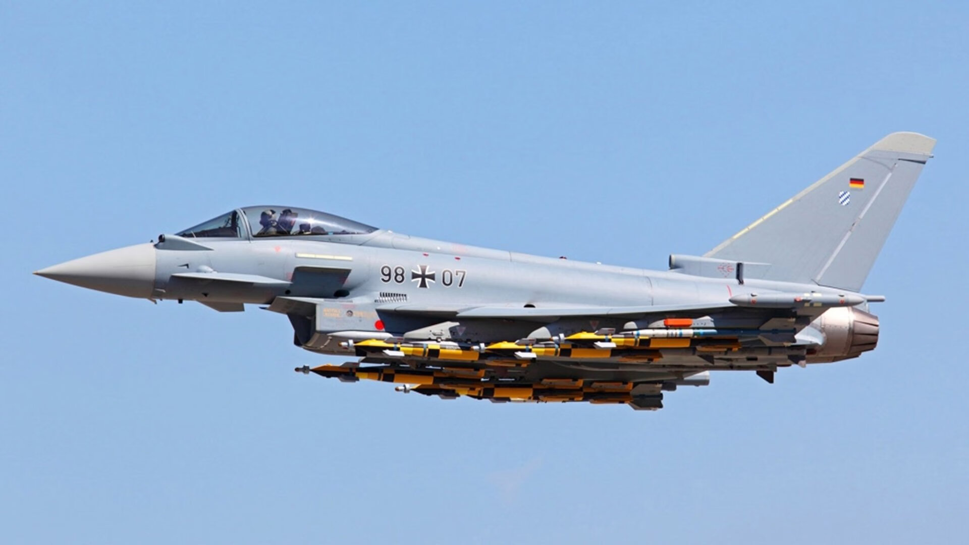 张伟丽拳馆训练备战新对手，张伟丽拳赛视频