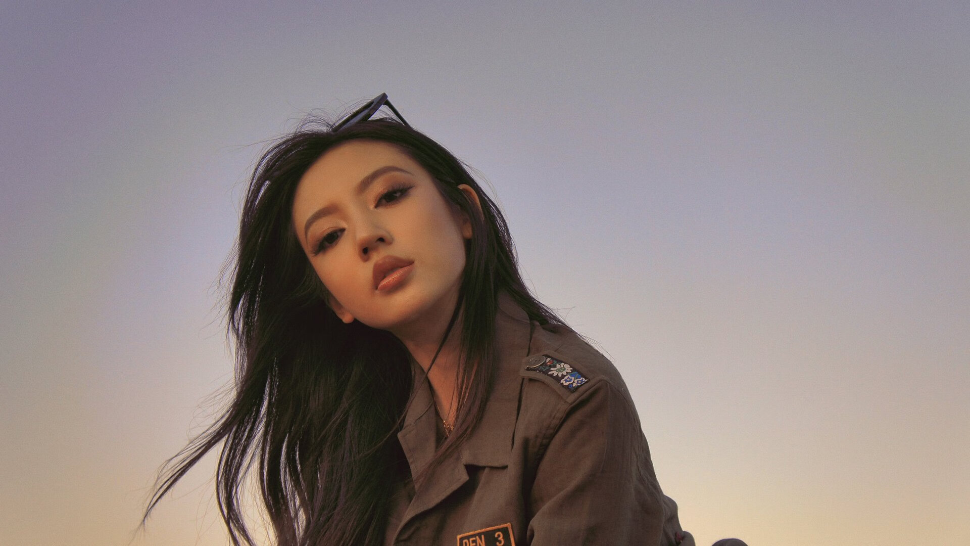 乐鱼电竞在线平台-詹姆斯突破上篮湖人再度问鼎榜首，詹姆斯顶人上篮